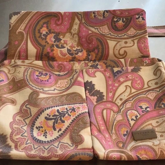 Roma Profumi;Pink Paisley adjustable strap nylon bag. - Picture 3 of 8